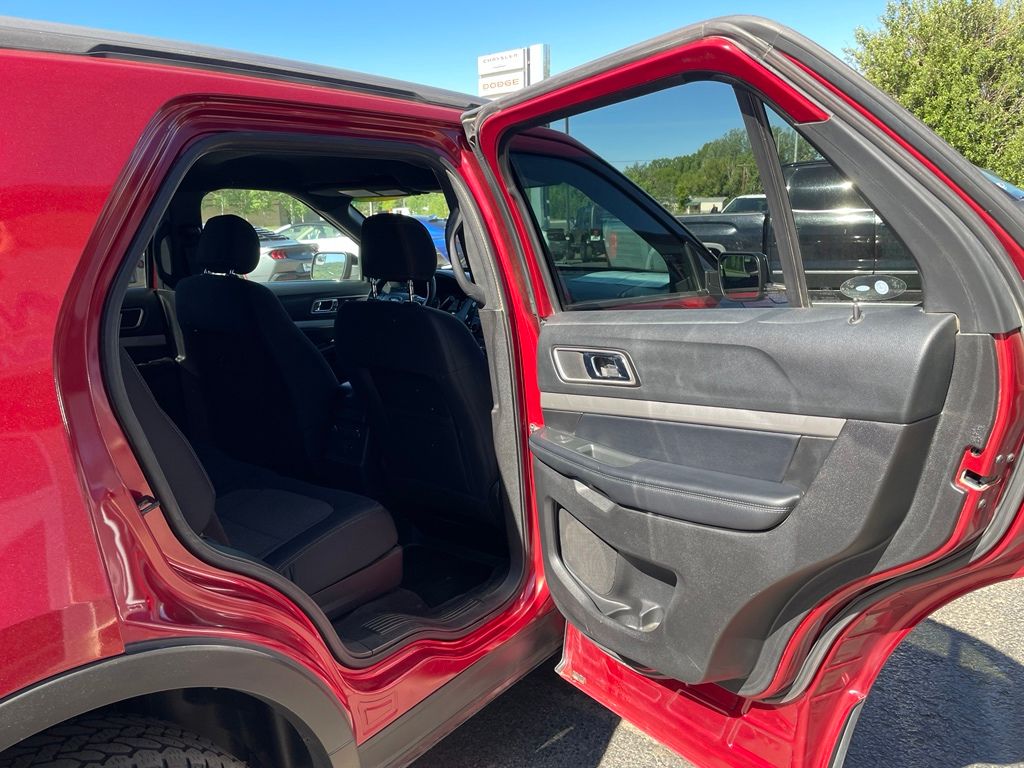2017 Ford Explorer XLT - Photo 17