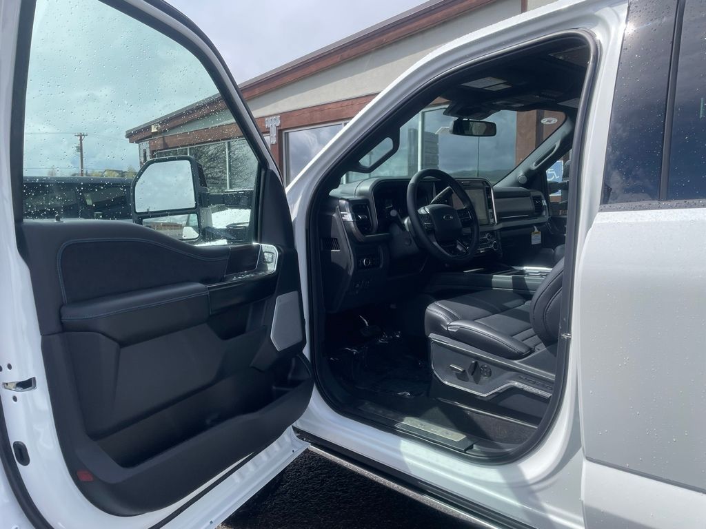 2026 Ford F-250 Super Duty Platinum - Photo 15
