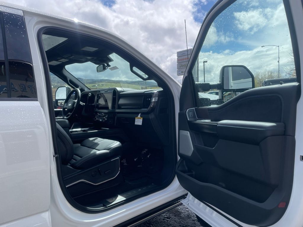 2026 Ford F-250 Super Duty Platinum - Photo 24