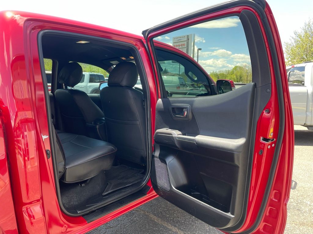 2022 Toyota Tacoma TRD Sport - Photo 18