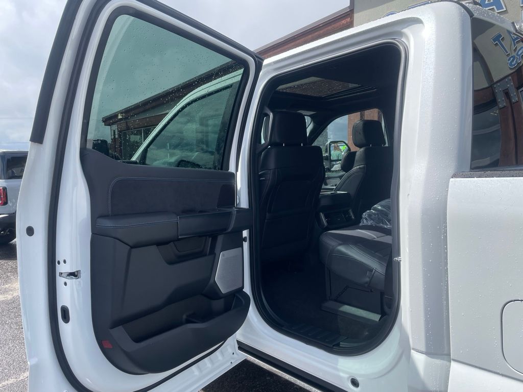2026 Ford F-250 Super Duty Platinum - Photo 18