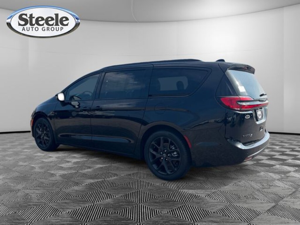 New 2026 Chrysler Pacifica LIMITED Passenger Van
