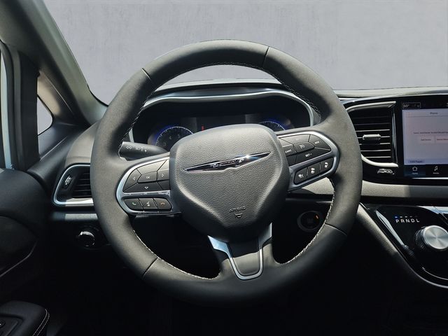2025 Chrysler Voyager LX - Photo 13