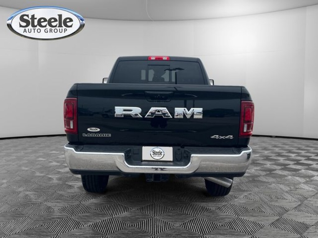 New 2025 Ram 2500 LARAMIE CREW CAB 4X4 6'4 BOX Pickup