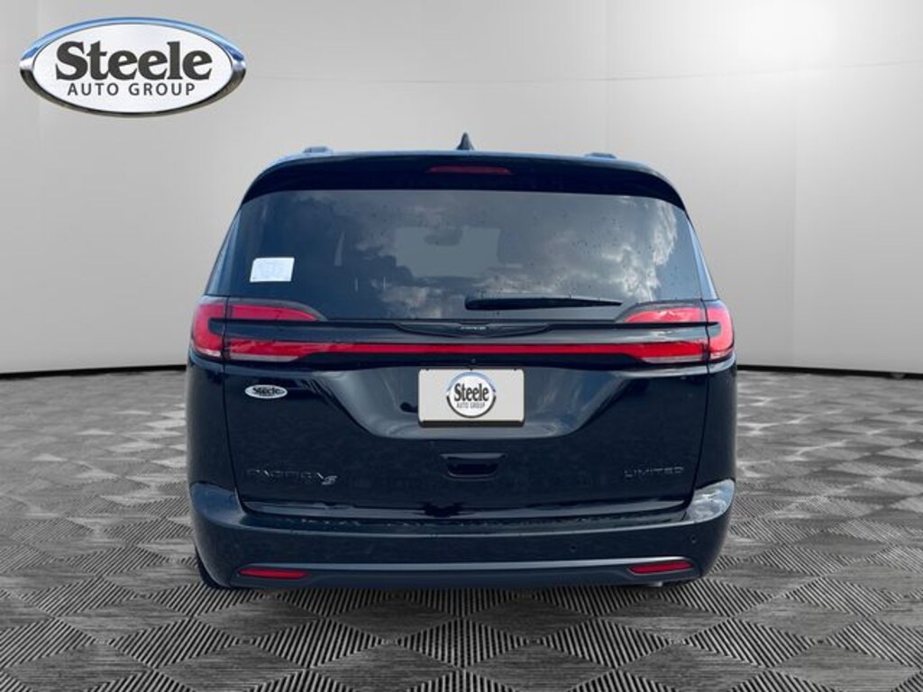 New 2026 Chrysler Pacifica LIMITED Passenger Van