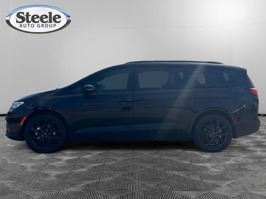 New 2026 Chrysler Pacifica LIMITED Passenger Van