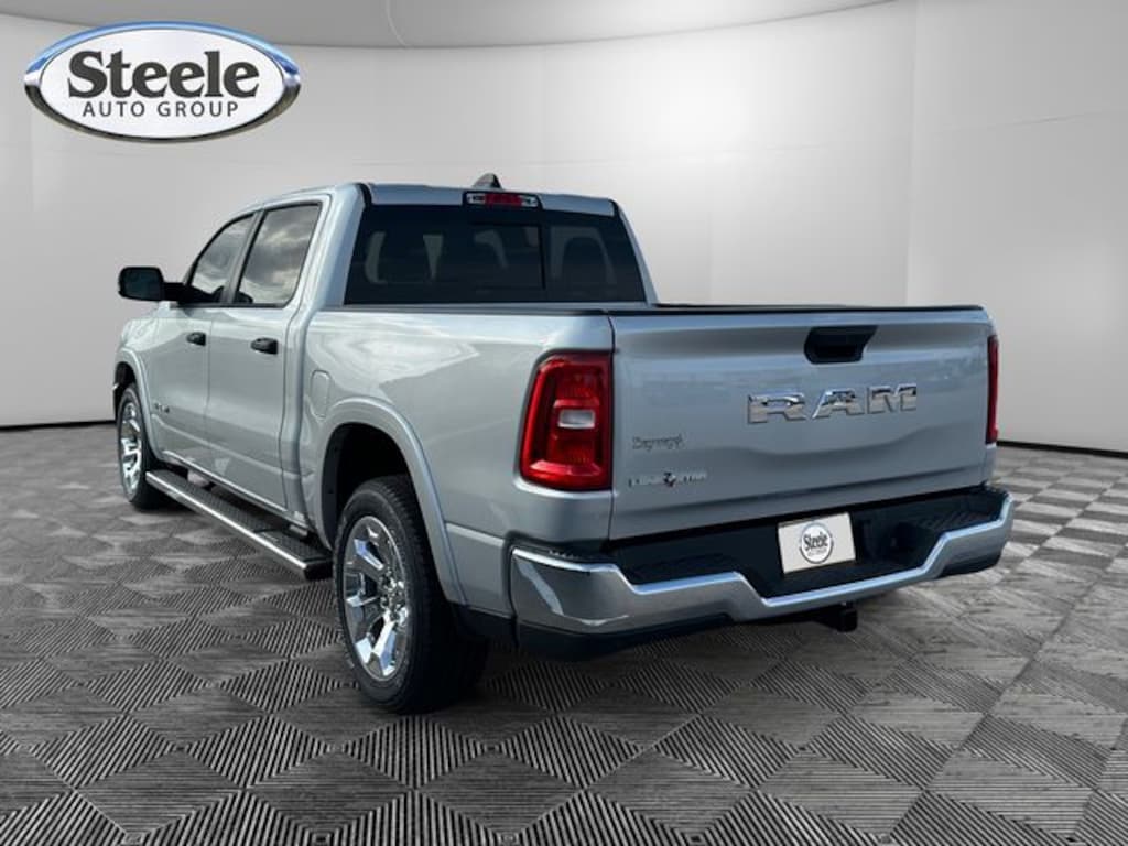 New 2026 Ram 1500 LONE STAR CREW CAB 4X2 5'7 BOX Pickup