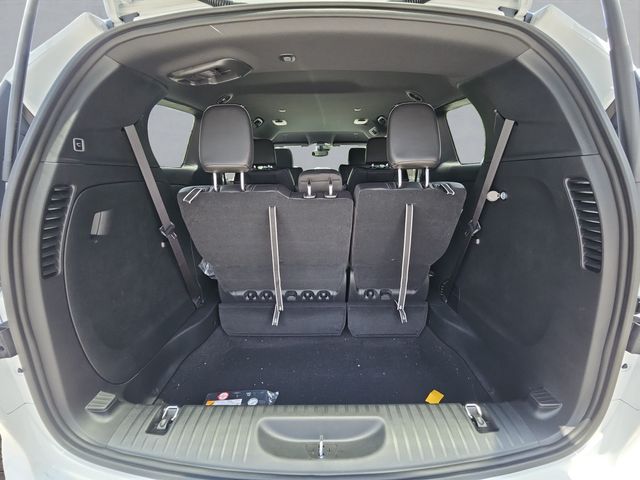 2025 Chrysler Voyager LX - Photo 32