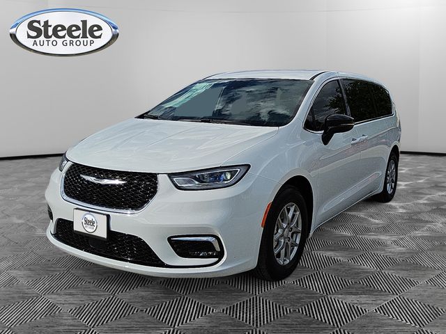 New 2026 Chrysler Pacifica SELECT