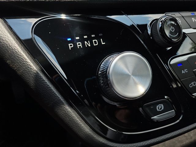 2025 Chrysler Voyager LX - Photo 23