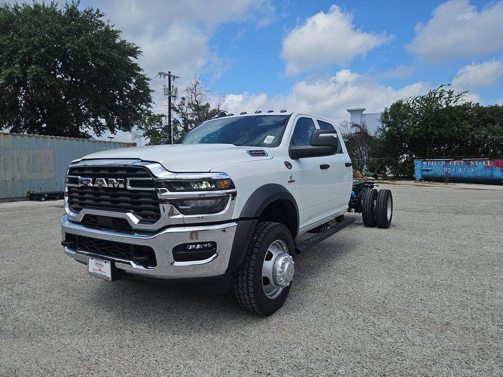 New 2026 Ram 4500 Chassis Cab TRADESMAN CREW 4X4 84' CA Pickup