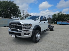 2026 Ram 4500 Chassis Cab TRADESMAN  CREW  4X4 84' CA Pickup