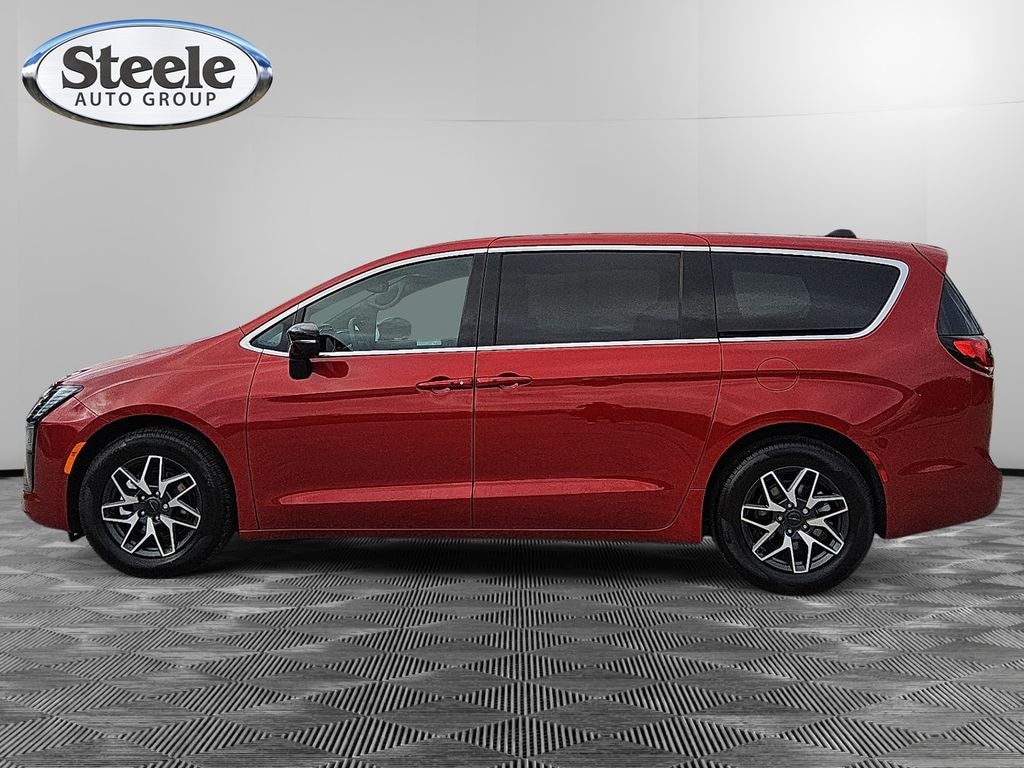 New 2027 Chrysler Pacifica LIMITED Passenger Van