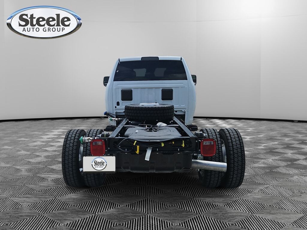 New 2026 Ram 4500 Chassis Cab TRADESMAN CREW 4X4 84' CA Pickup