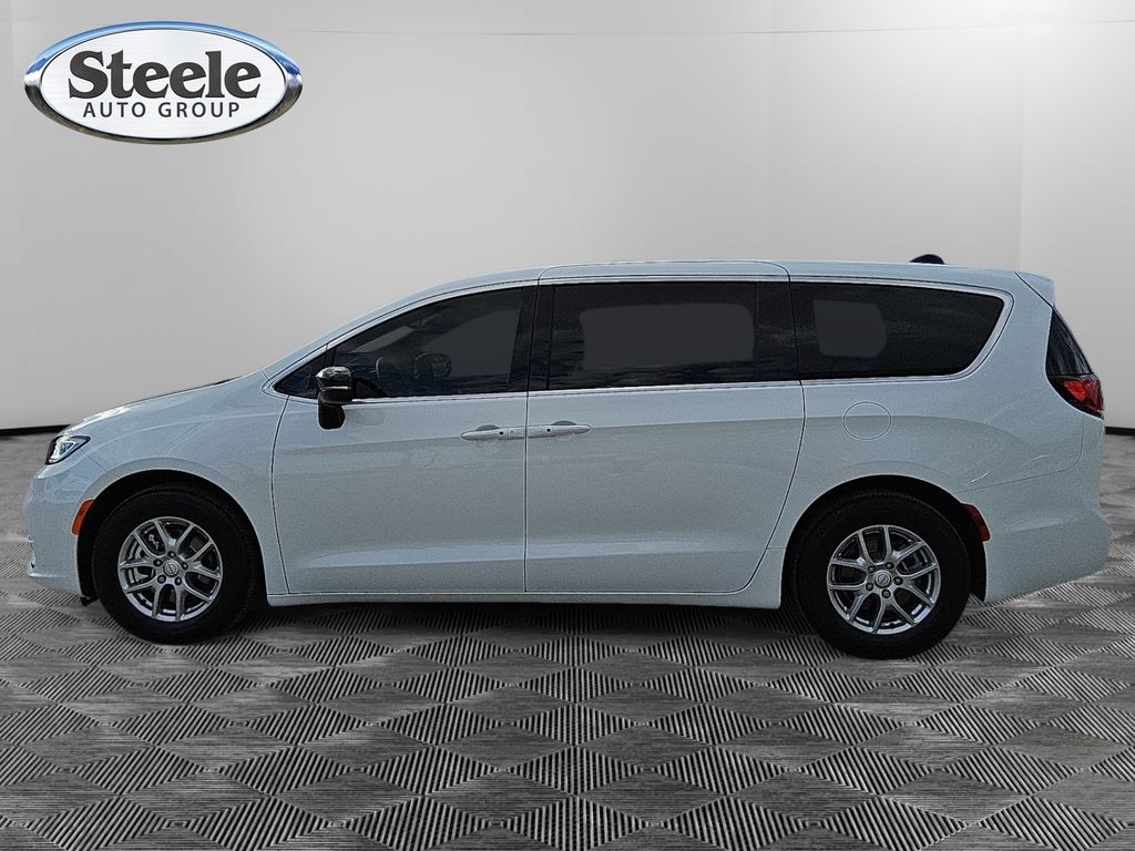 New 2026 Chrysler Pacifica SELECT Passenger Van