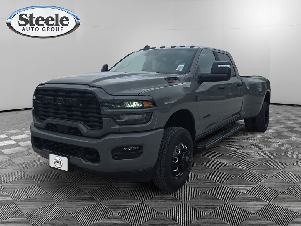 New 2026 Ram 3500 LONE STAR CREW CAB 4X4 8' BOX Pickup