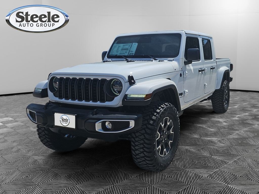 New 2026 Jeep Gladiator SAHARA 4X4 Pickup