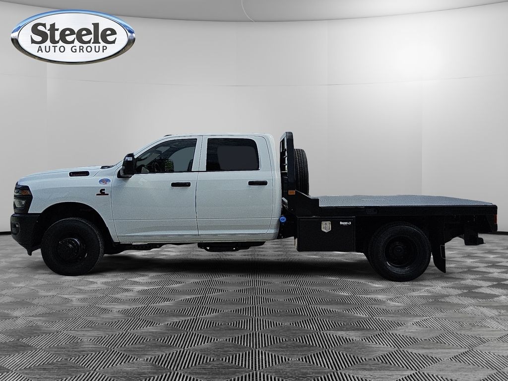 New 2026 Ram 3500 TRADESMAN CREW CAB CHASSIS 4X4 60' CA Pickup