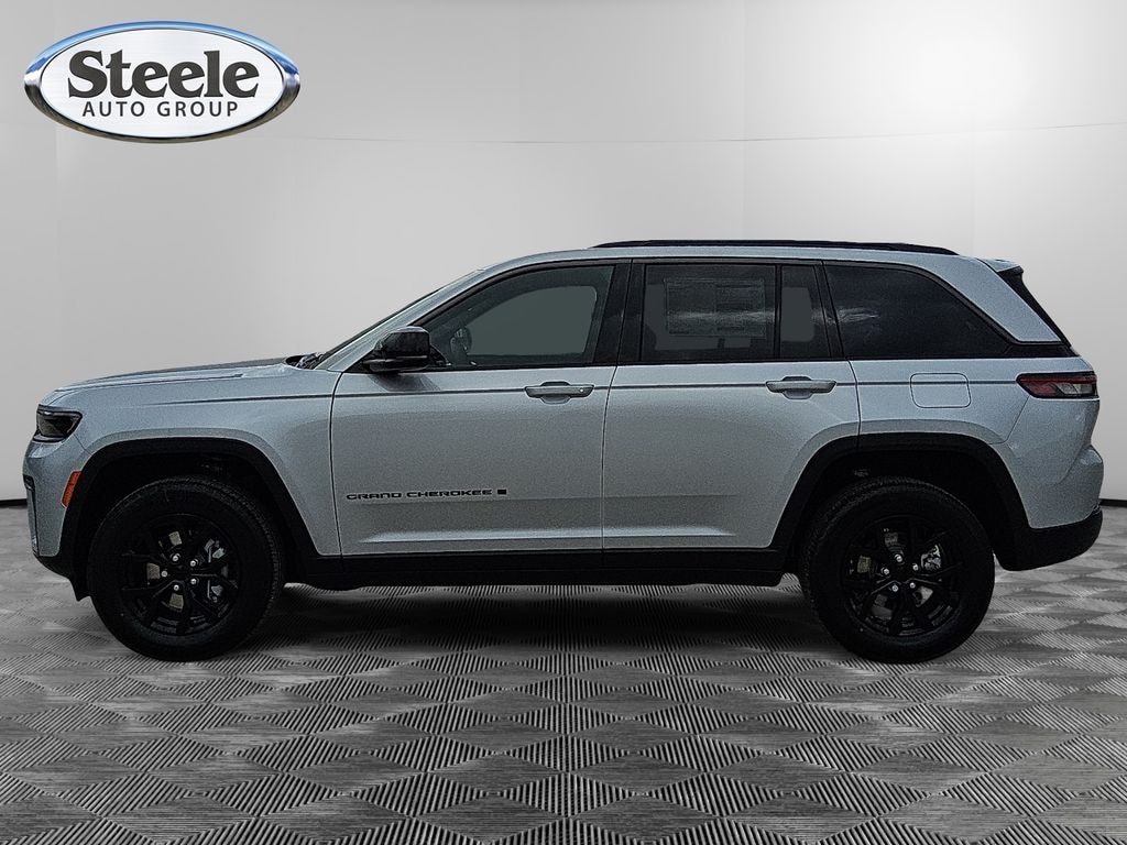 New 2026 Jeep Grand Cherokee LAREDO ALTITUDE 4X2 Sport Utility