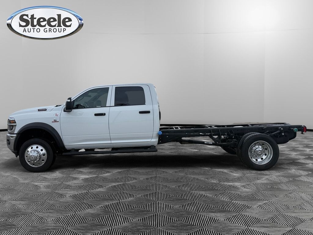 New 2026 Ram 4500 Chassis Cab TRADESMAN CREW 4X4 84' CA Pickup
