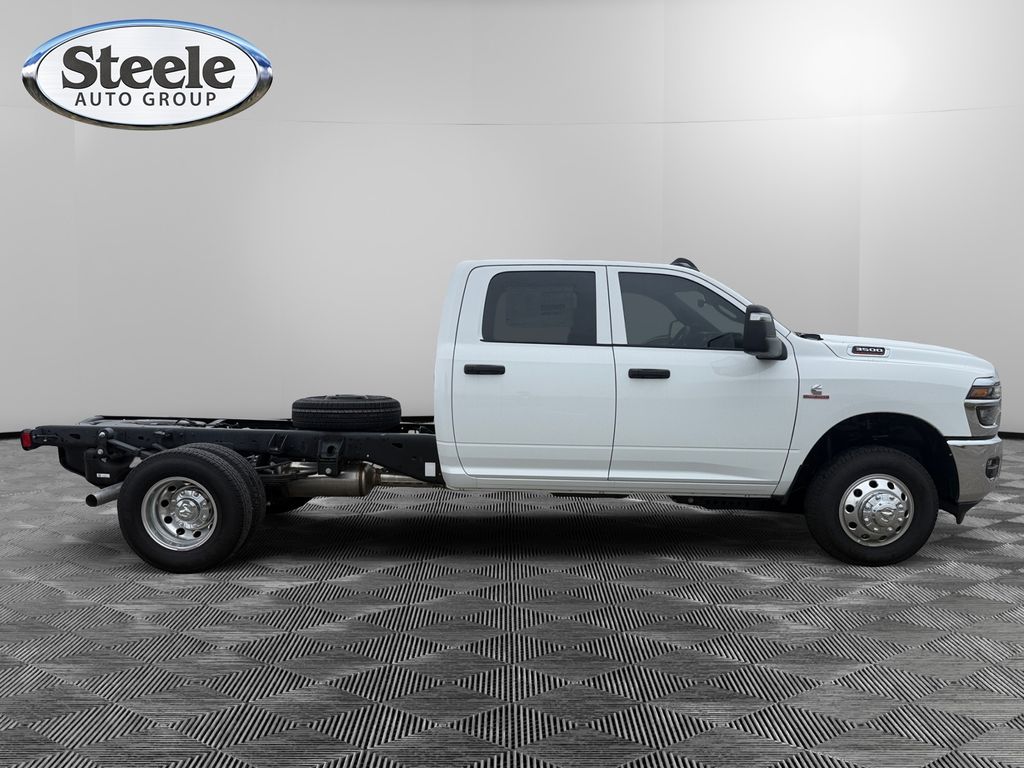 2026 RAM 3500 Chassis Tradesman - Photo 6