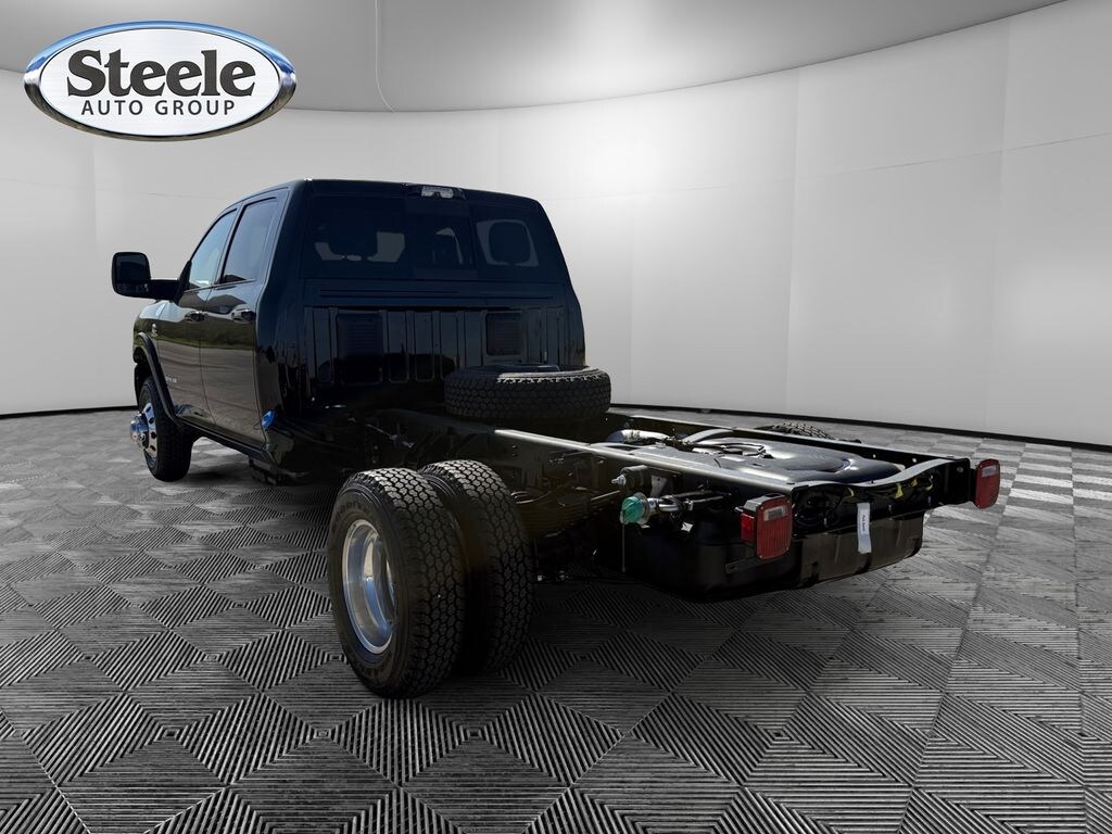 New 2026 Ram 3500 Chassis Cab BIG HORN CREW 4X4 60' CA Pickup