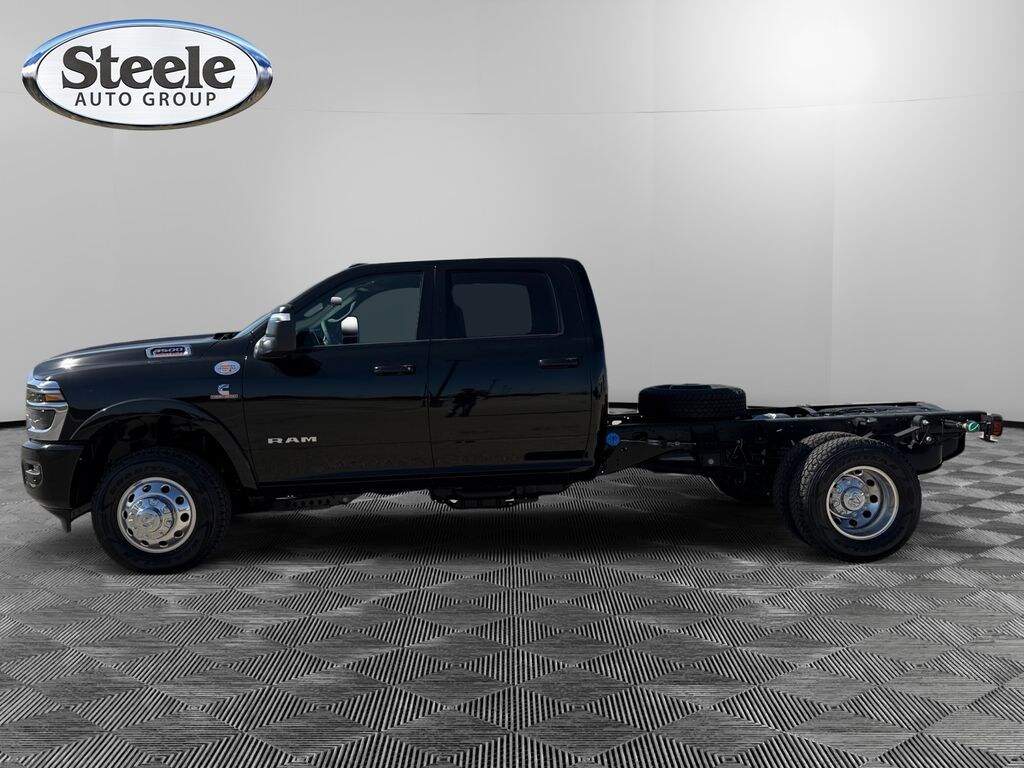 New 2026 Ram 3500 Chassis Cab BIG HORN CREW 4X4 60' CA Pickup