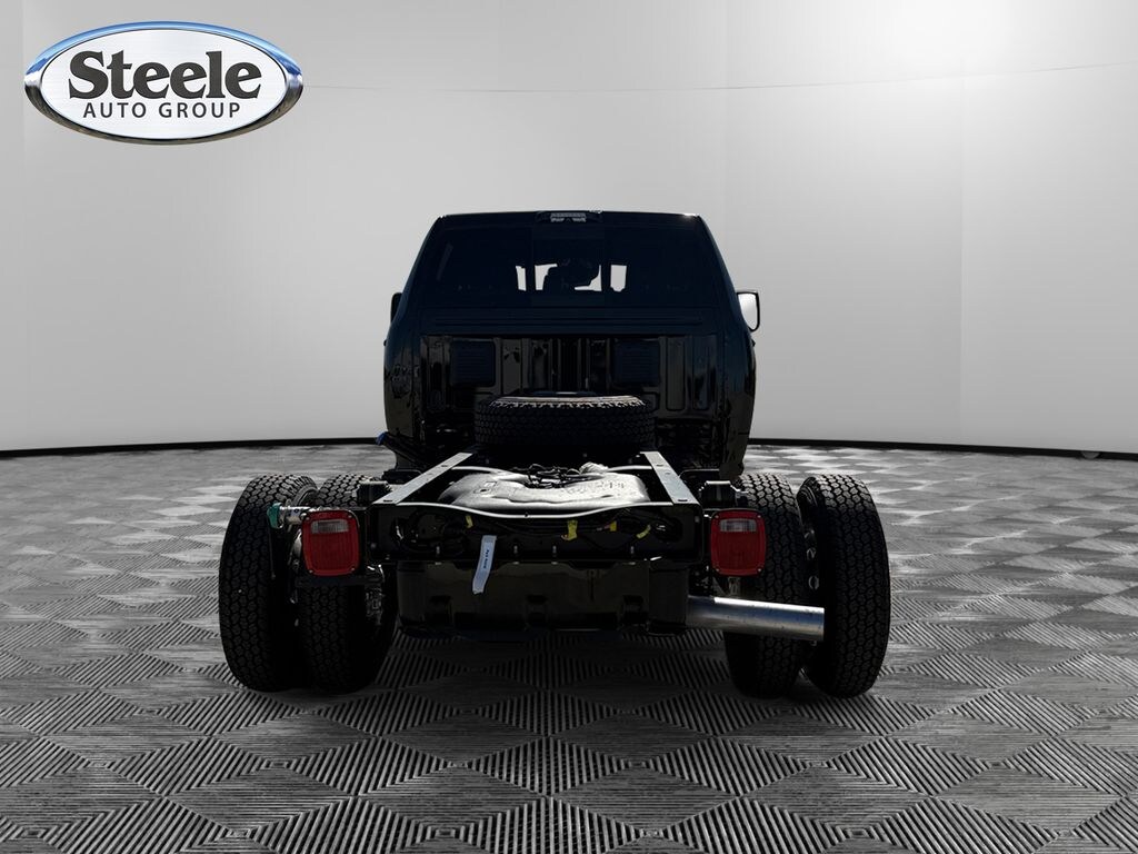 New 2026 Ram 3500 Chassis Cab BIG HORN CREW 4X4 60' CA Pickup