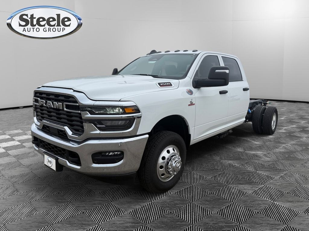 New 2026 Ram 3500 Chassis Cab TRADESMAN CREW 4X4 60' CA Pickup