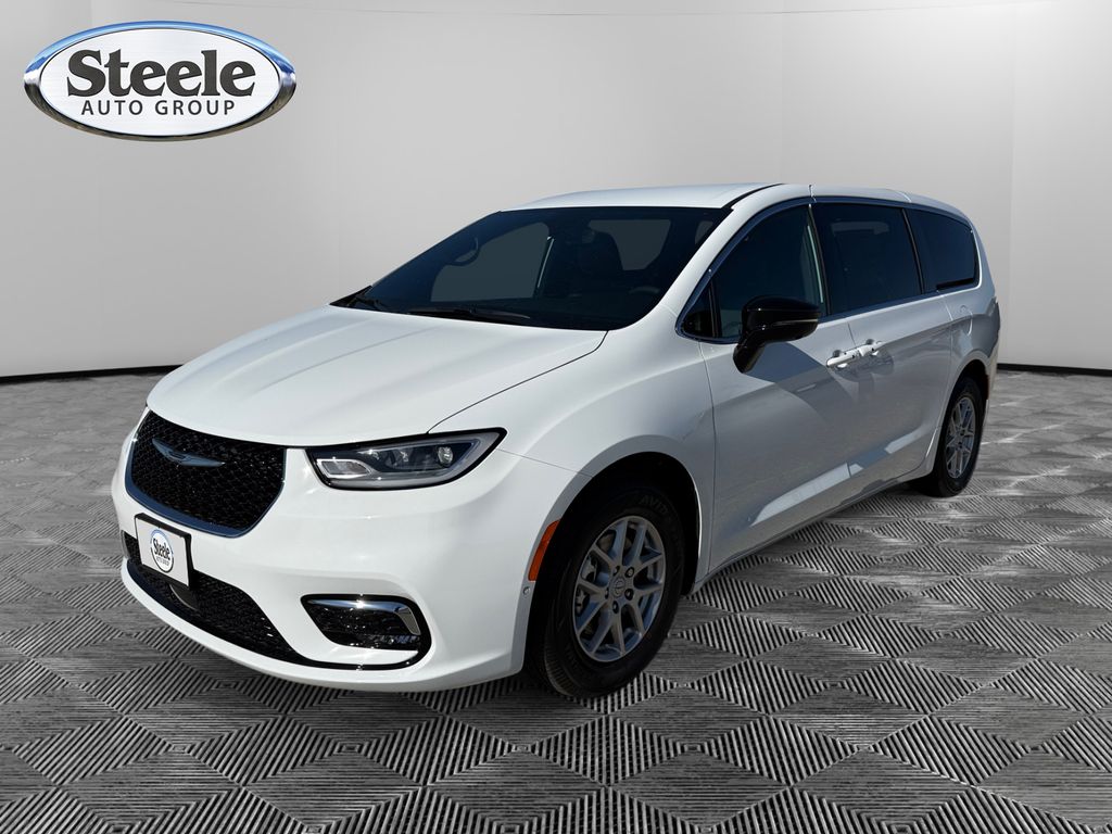 2026 Chrysler Pacifica Passenger Van 