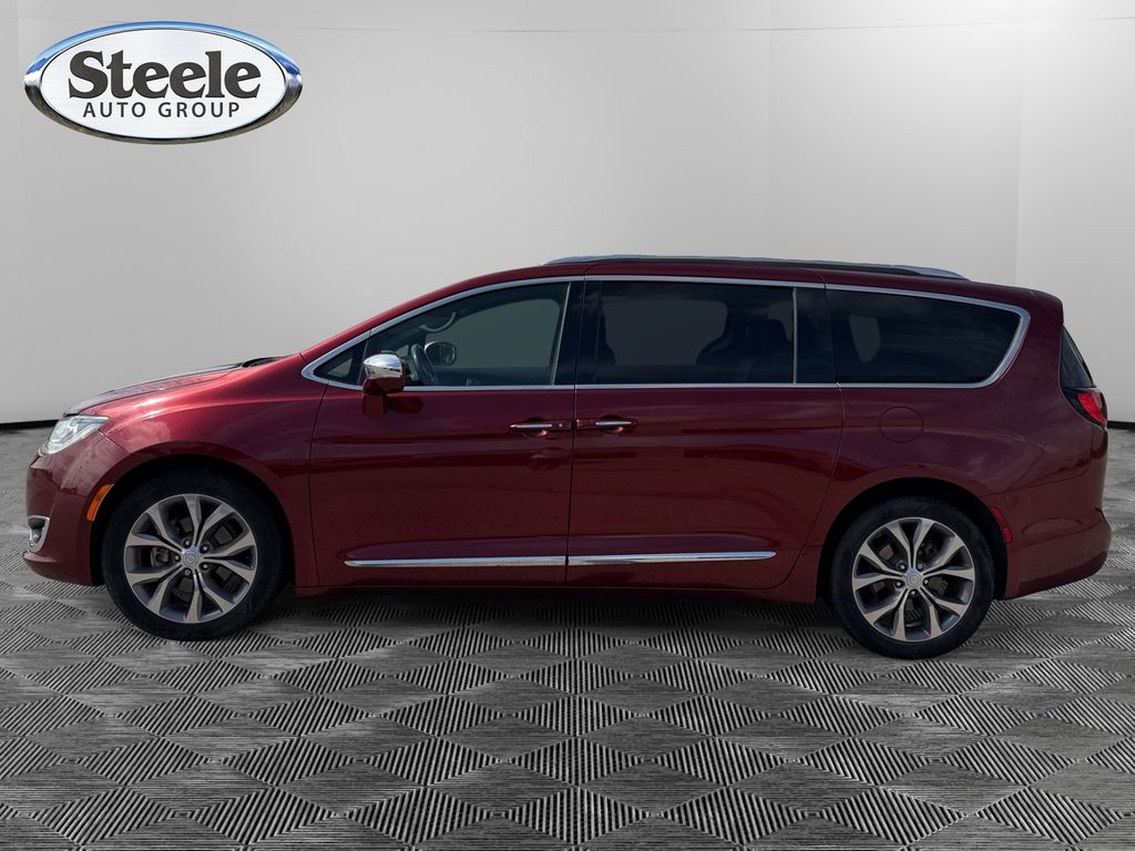 Used 2020 Chrysler Pacifica Limited with VIN 2C4RC1GG0LR146562 for sale in Gonzales, TX