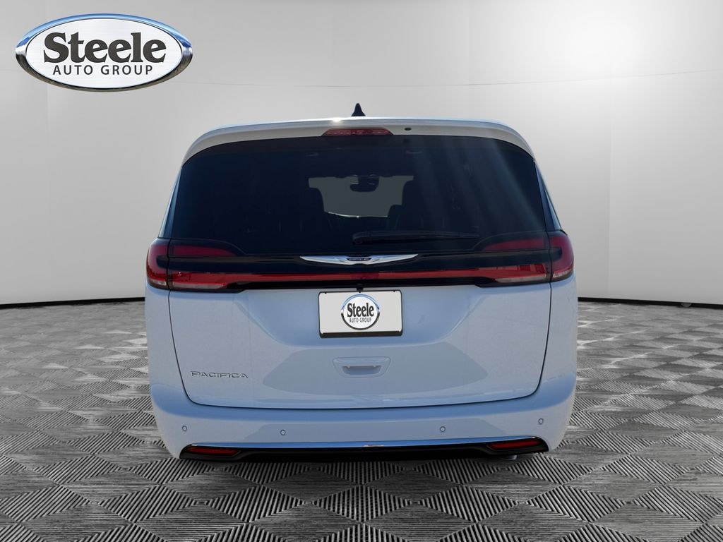 New 2026 Chrysler Pacifica SELECT Passenger Van