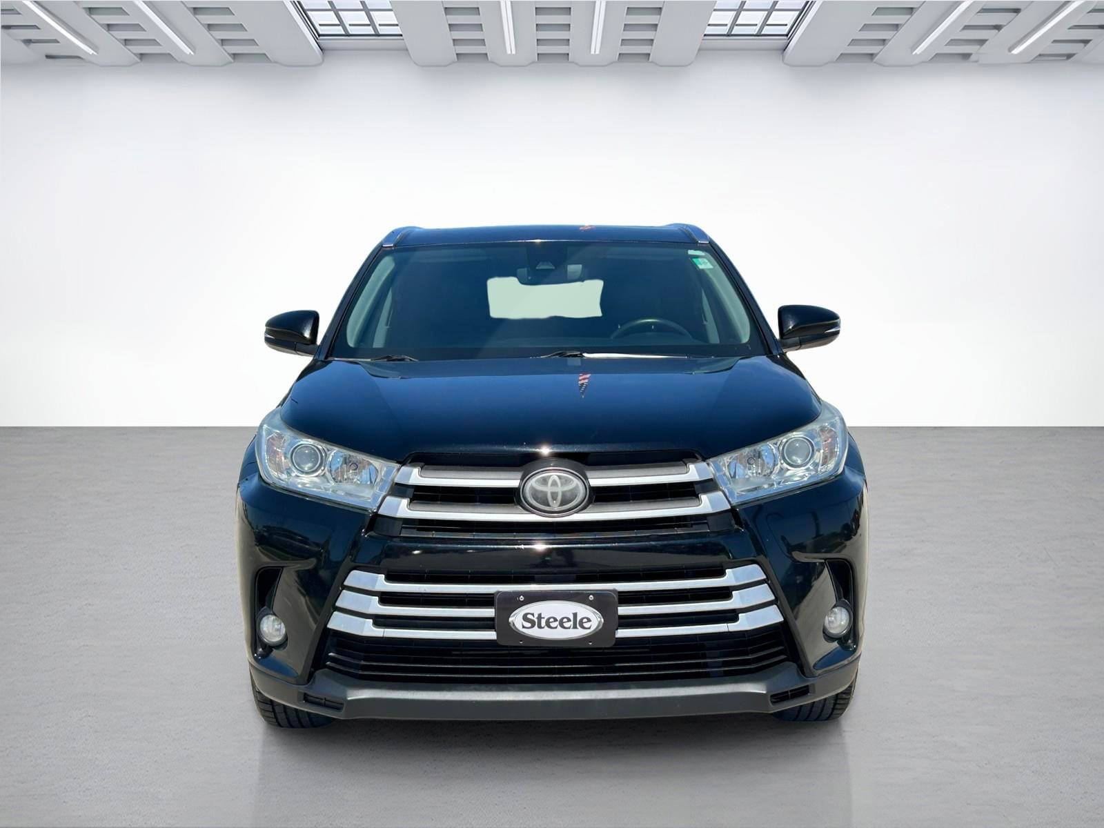 Used 2018 Toyota Highlander XLE with VIN 5TDKZRFHXJS262655 for sale in Lockhart, TX