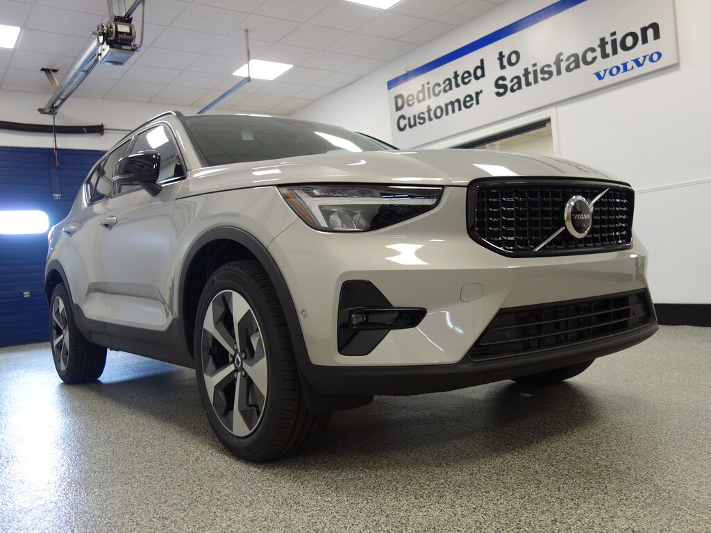 New 2024 Volvo XC40 B5 AWD Plus Dark Silver Dawn For Sale in Rhode
