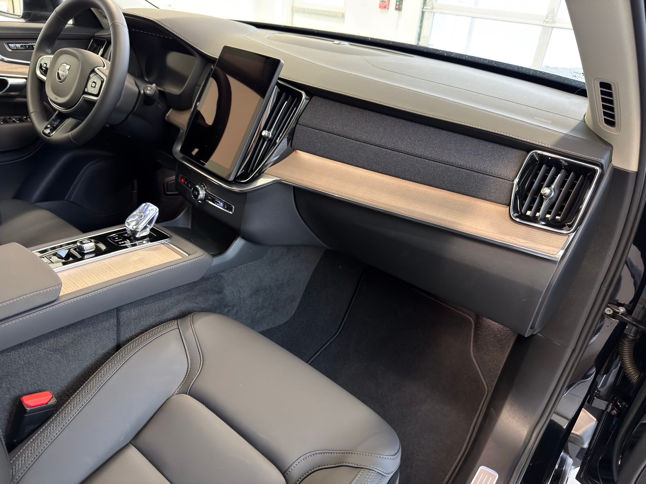 used 2025 Volvo XC90 car, priced at $57,500