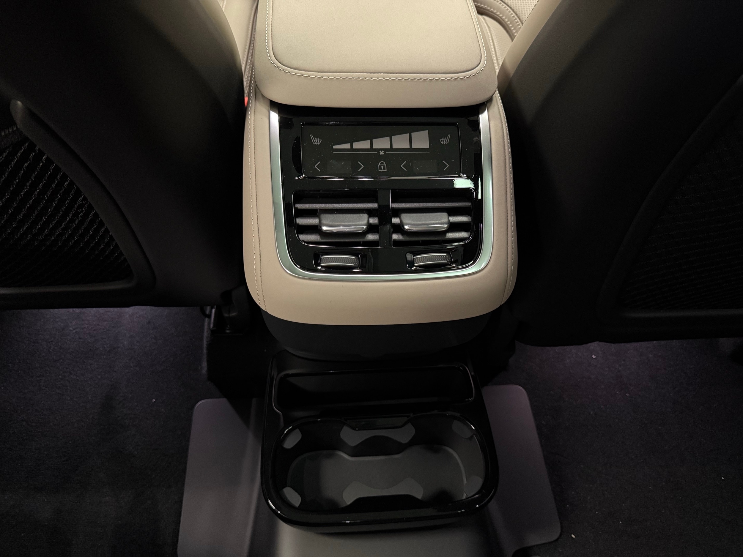2026 Volvo XC90 Ultra - Photo 33