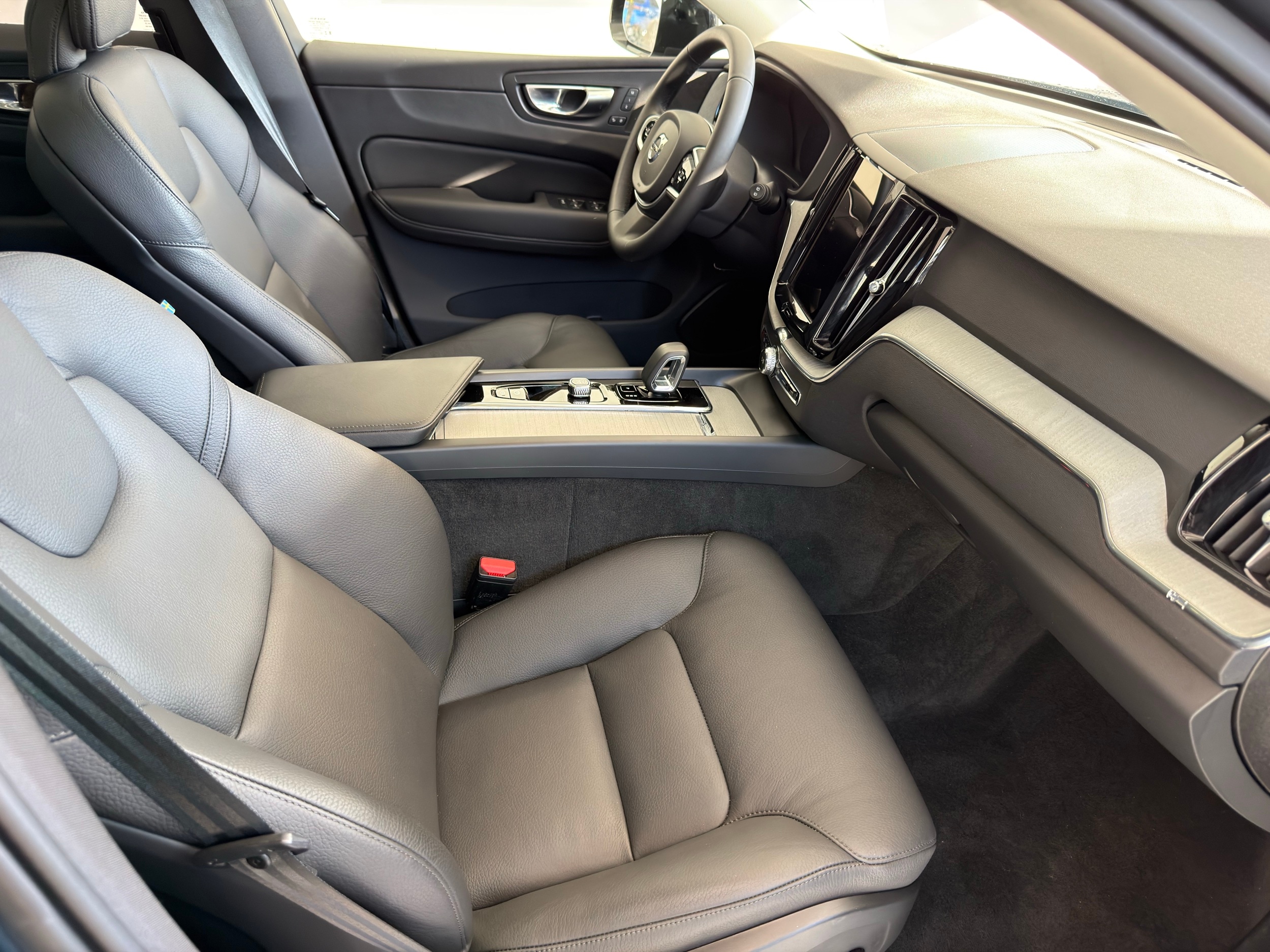 used 2025 Volvo XC60 car, priced at $41,700