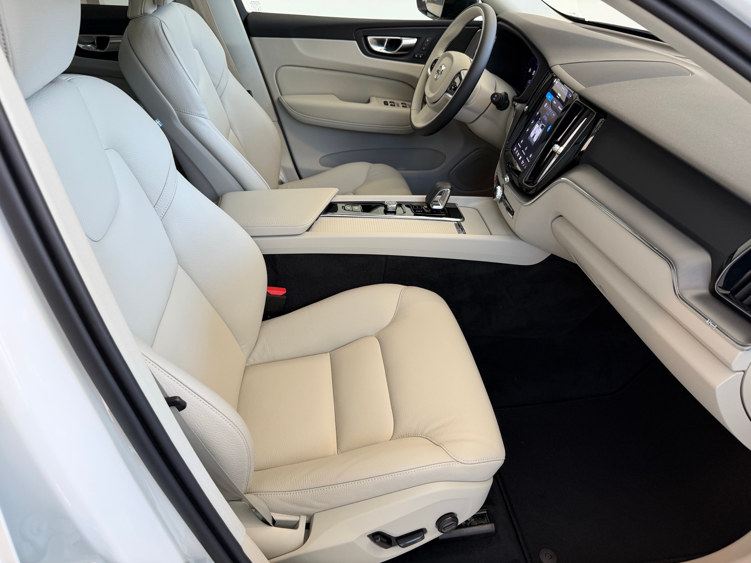 used 2025 Volvo XC60 car, priced at $43,500