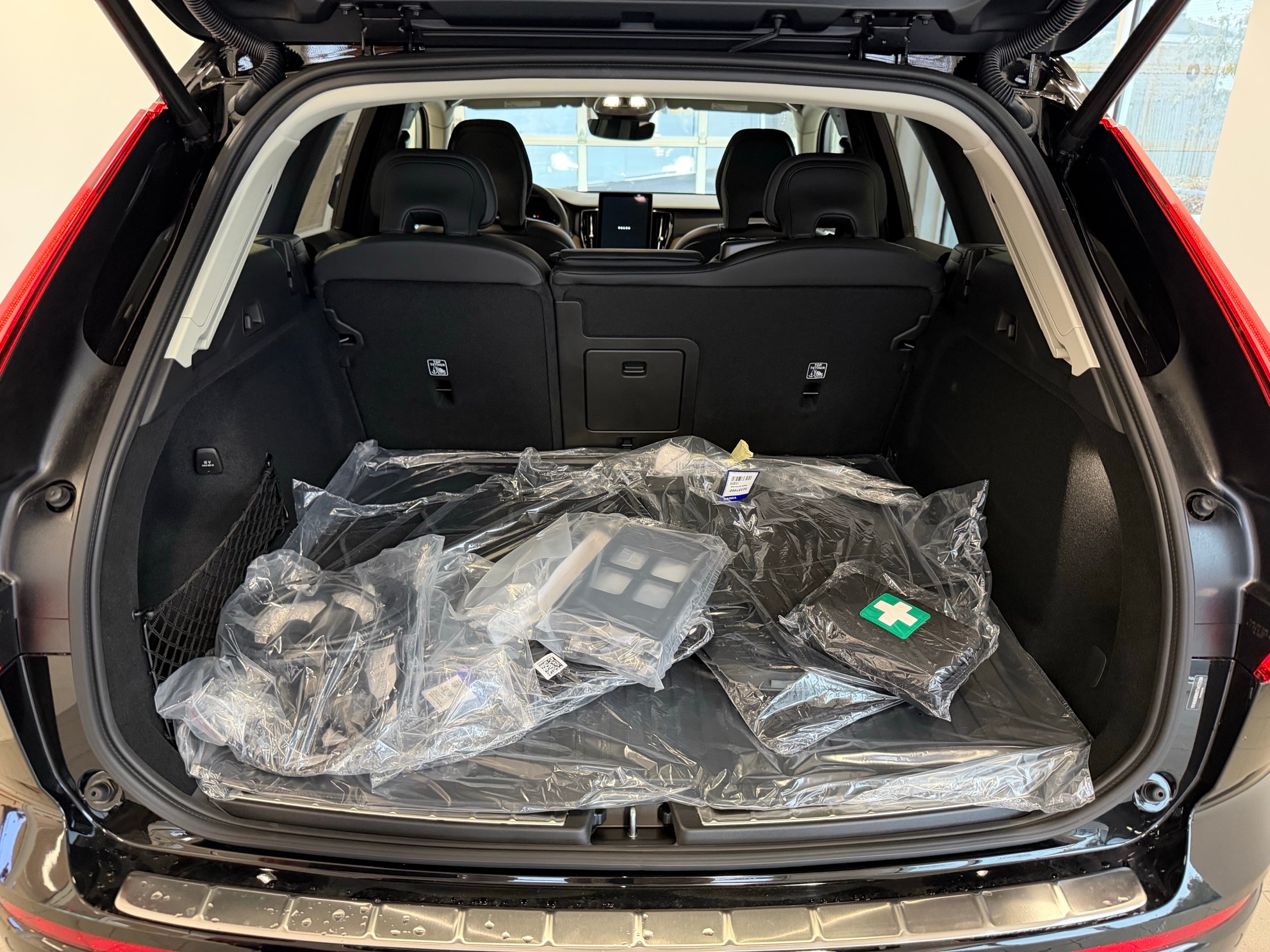 new 2026 Volvo XC60 plug-in hybrid car, priced at $75,235