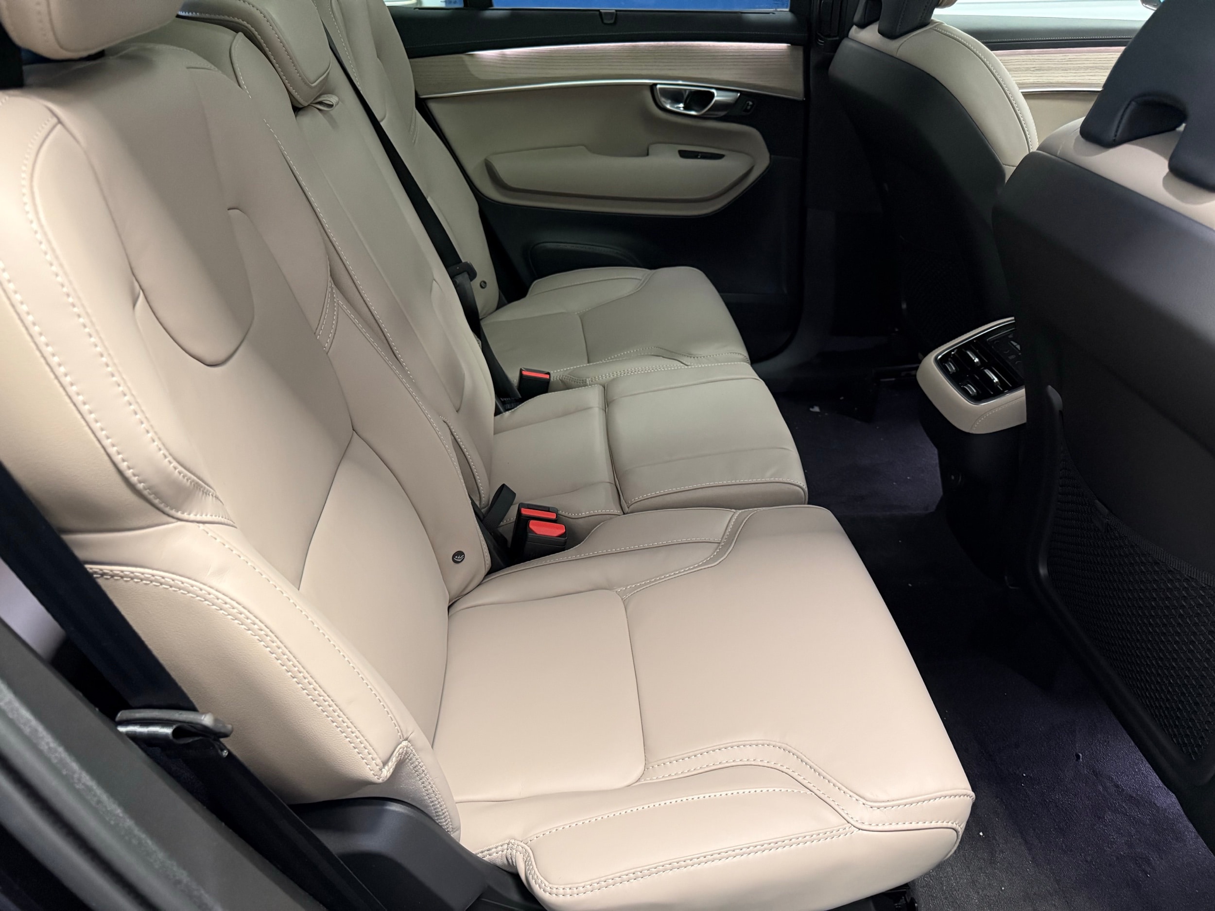 2026 Volvo XC90 Ultra - Photo 33