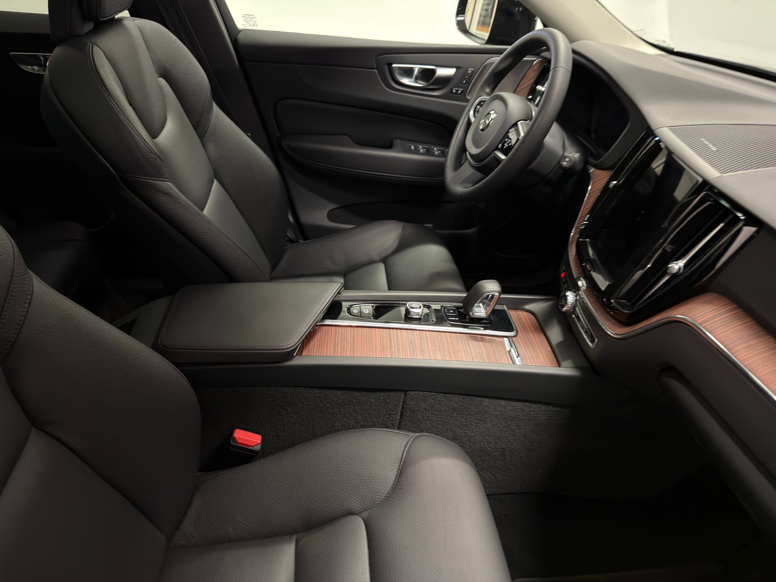 used 2023 Volvo XC60 car, priced at $39,500