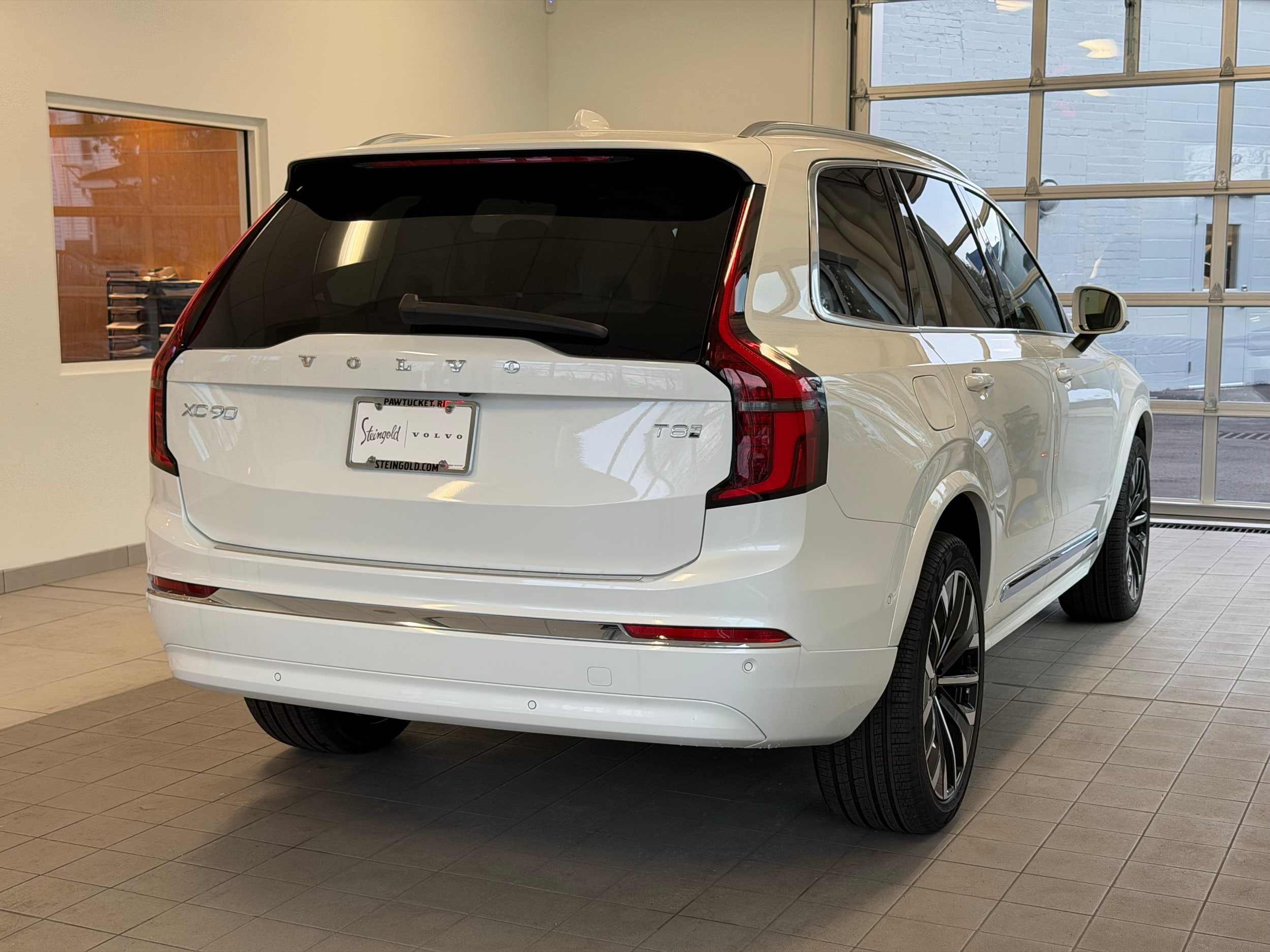 new 2026 Volvo XC90 plug-in hybrid car, priced at $85,625