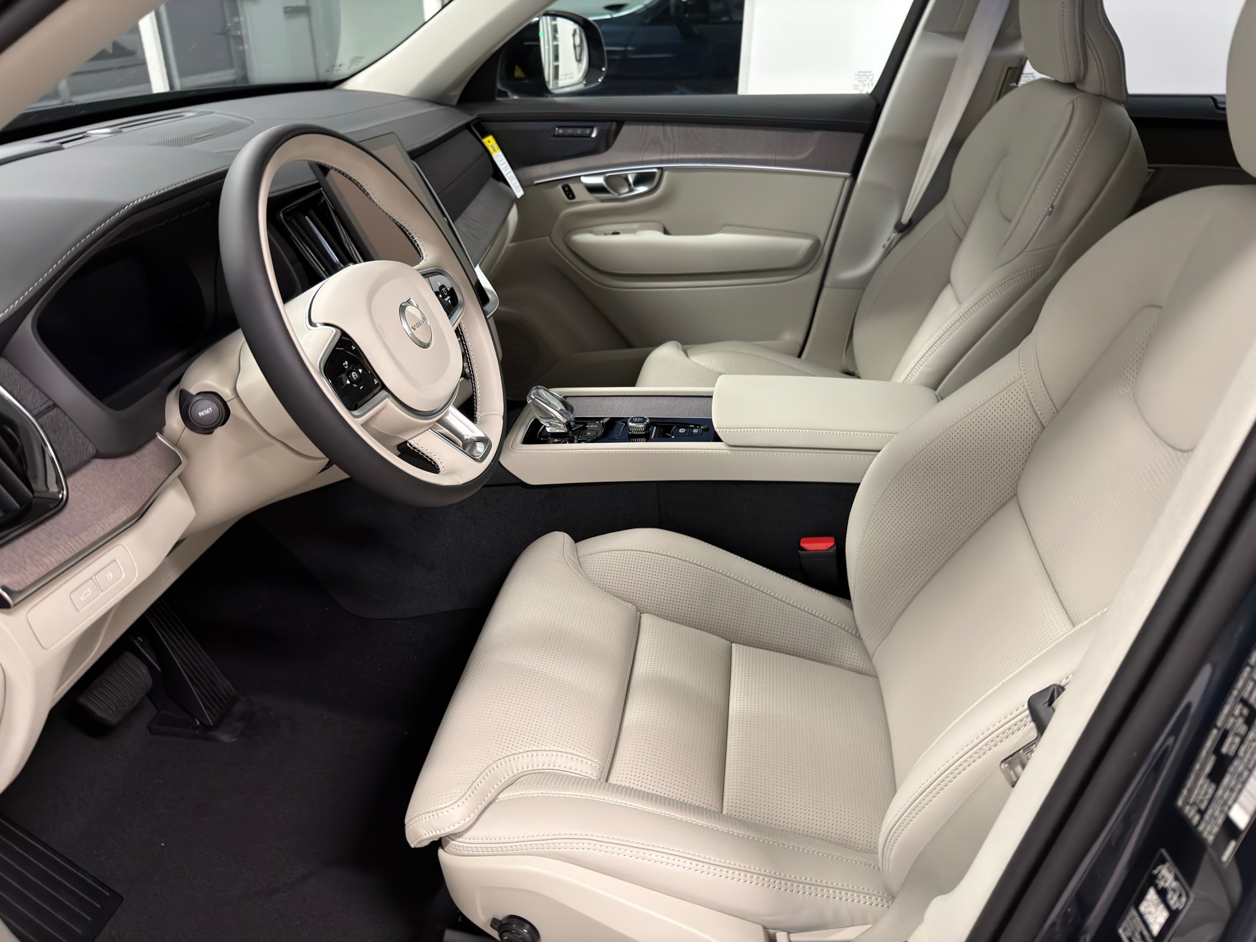 new 2026 Volvo XC90 plug-in hybrid car, priced at $86,200