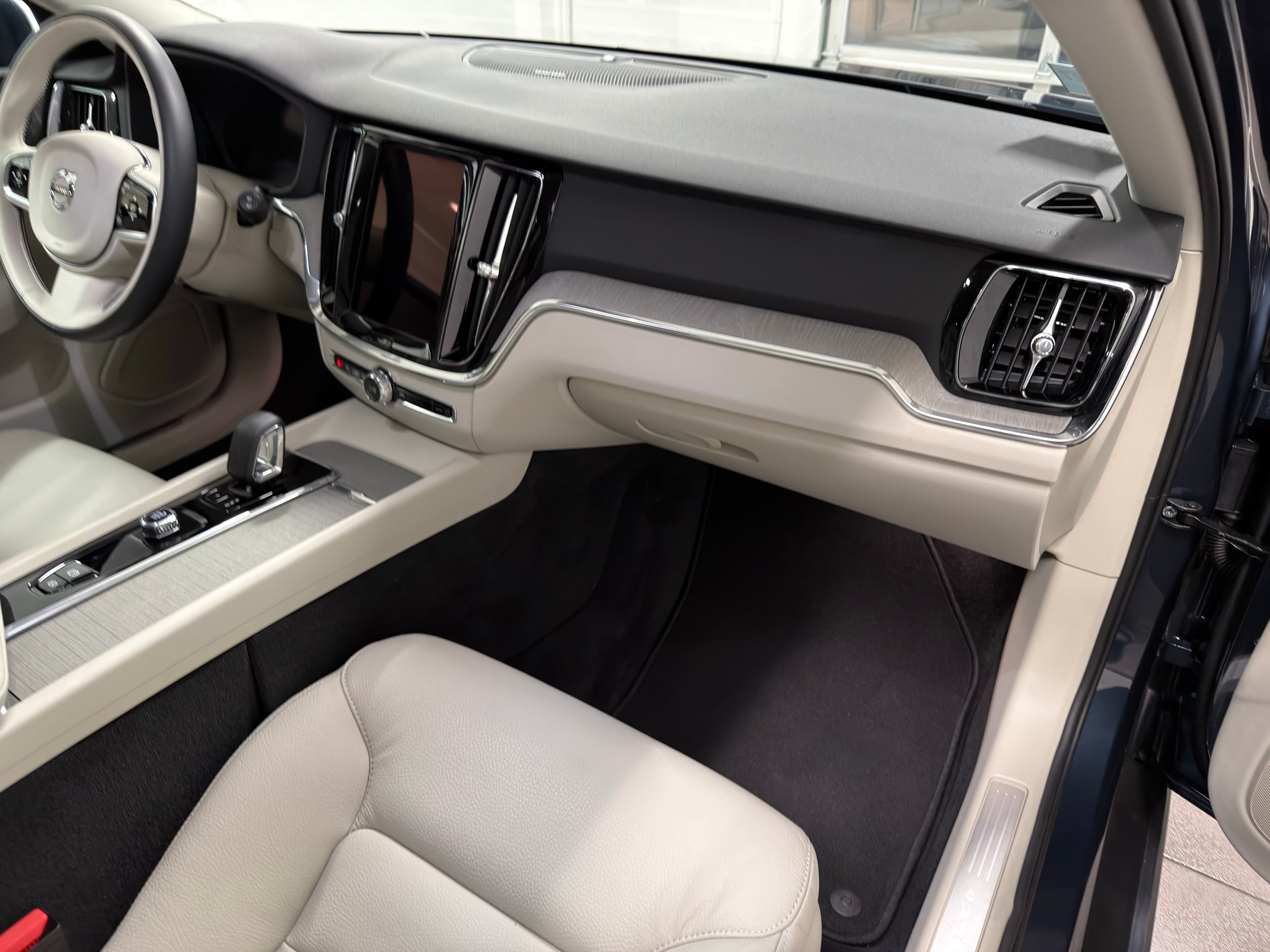 used 2025 Volvo V60 Cross Country car, priced at $41,500