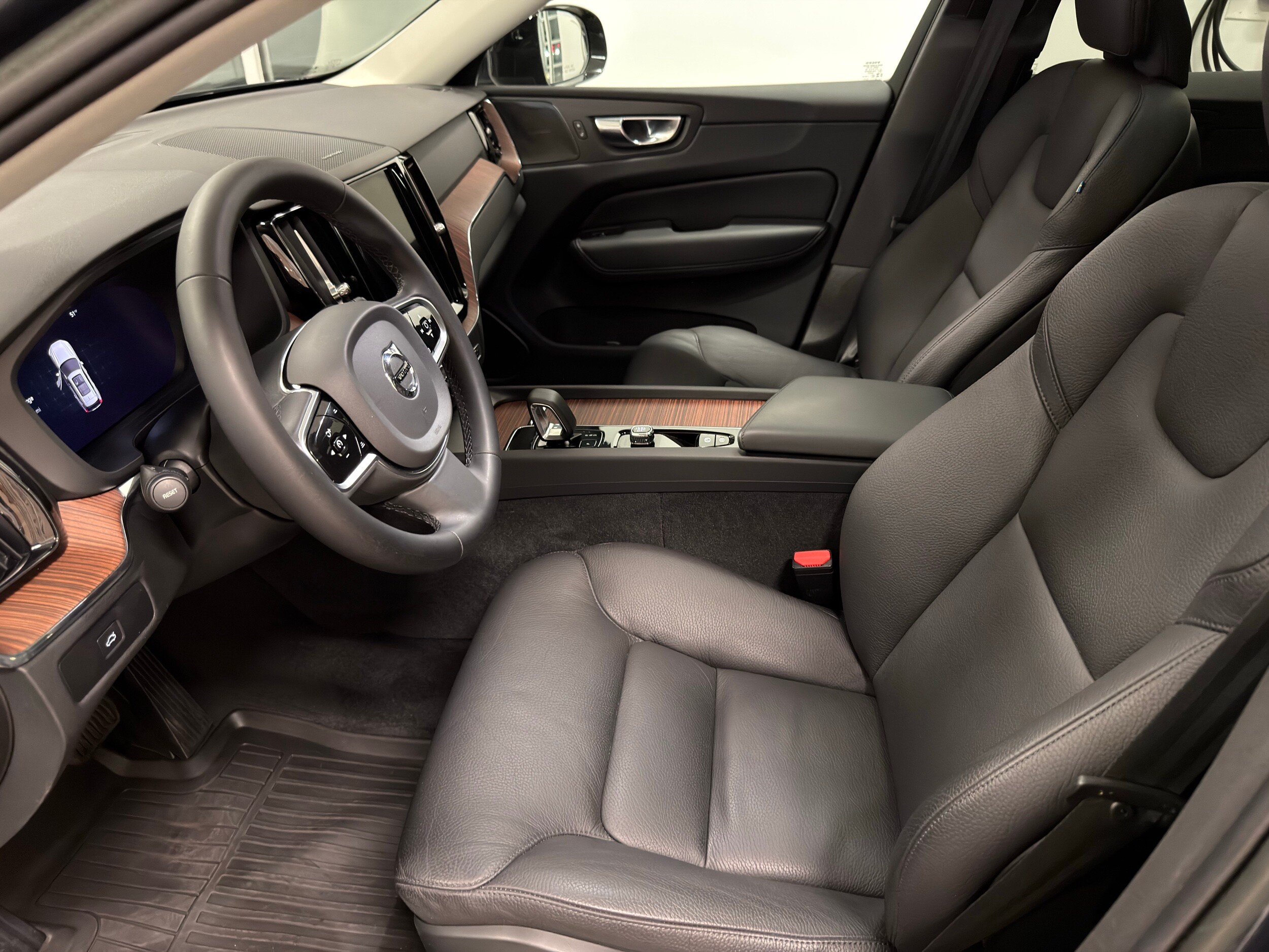 used 2023 Volvo XC60 car, priced at $39,500