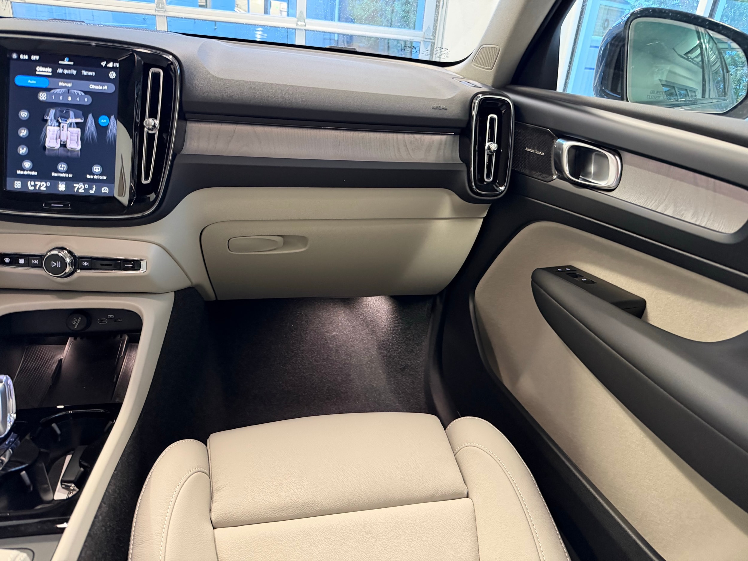 new 2026 Volvo XC40 car, priced at $53,750