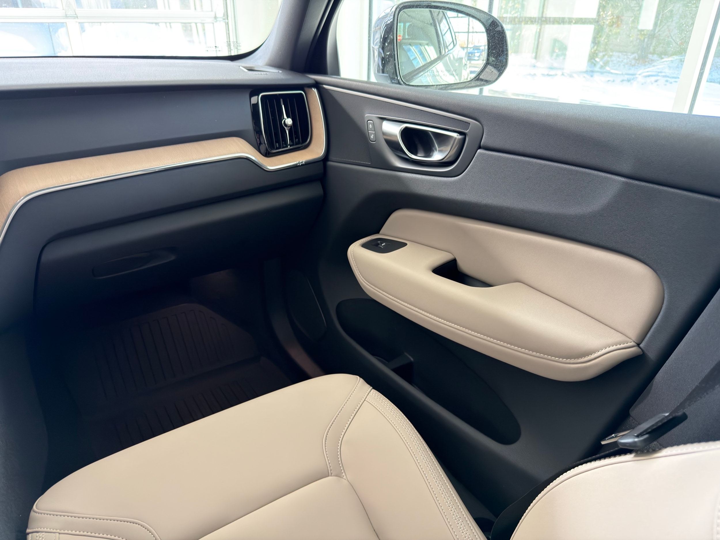 new 2026 Volvo XC60 plug-in hybrid car, priced at $69,285