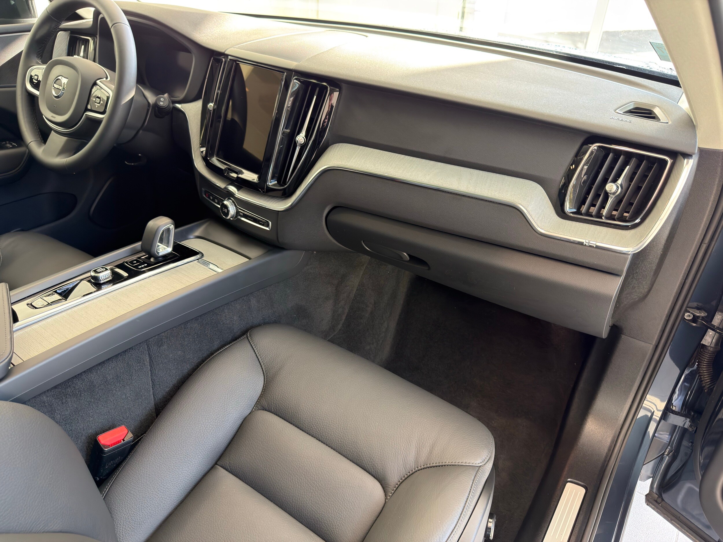 used 2025 Volvo XC60 car, priced at $41,700