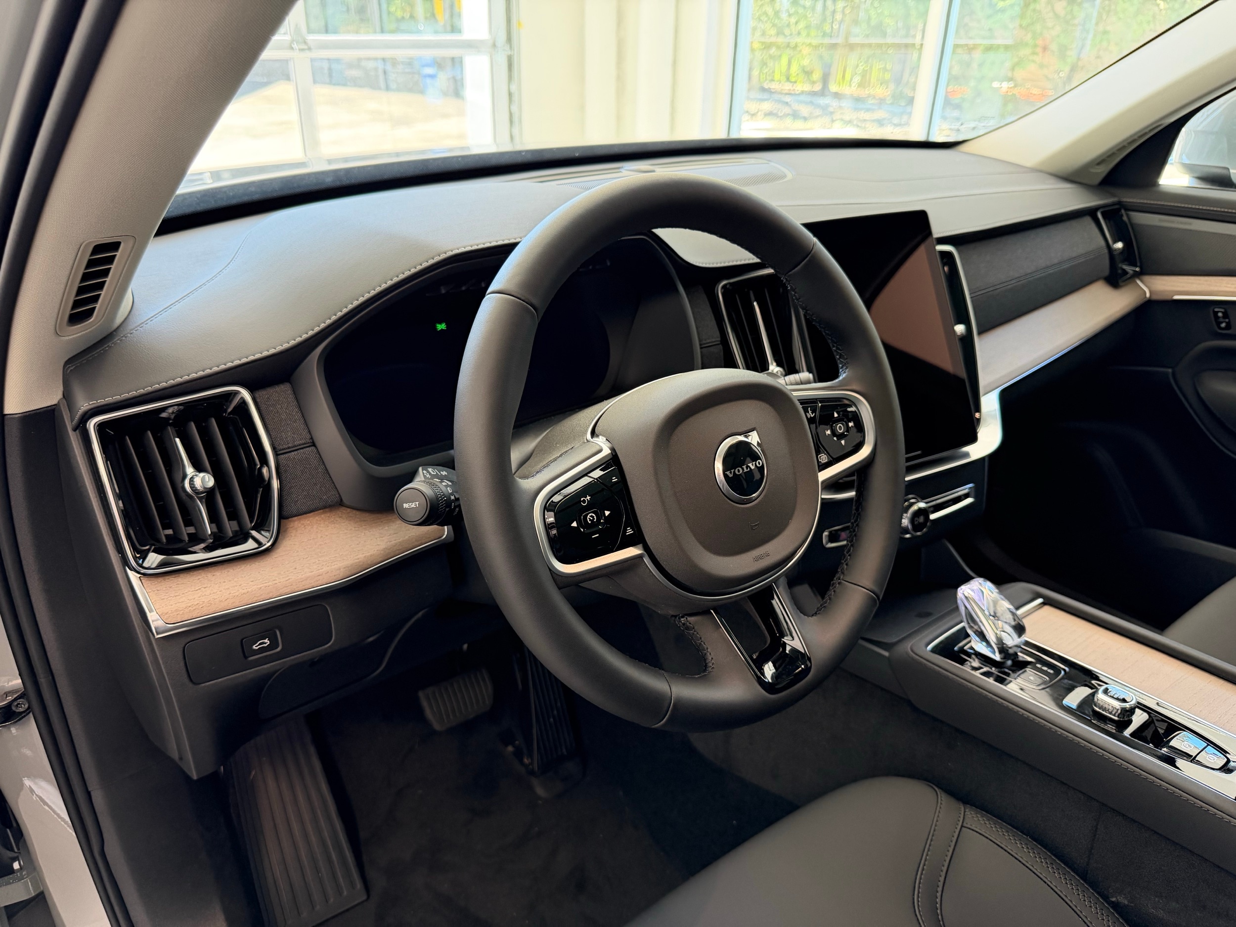 2026 Volvo XC90 Plus - Photo 14
