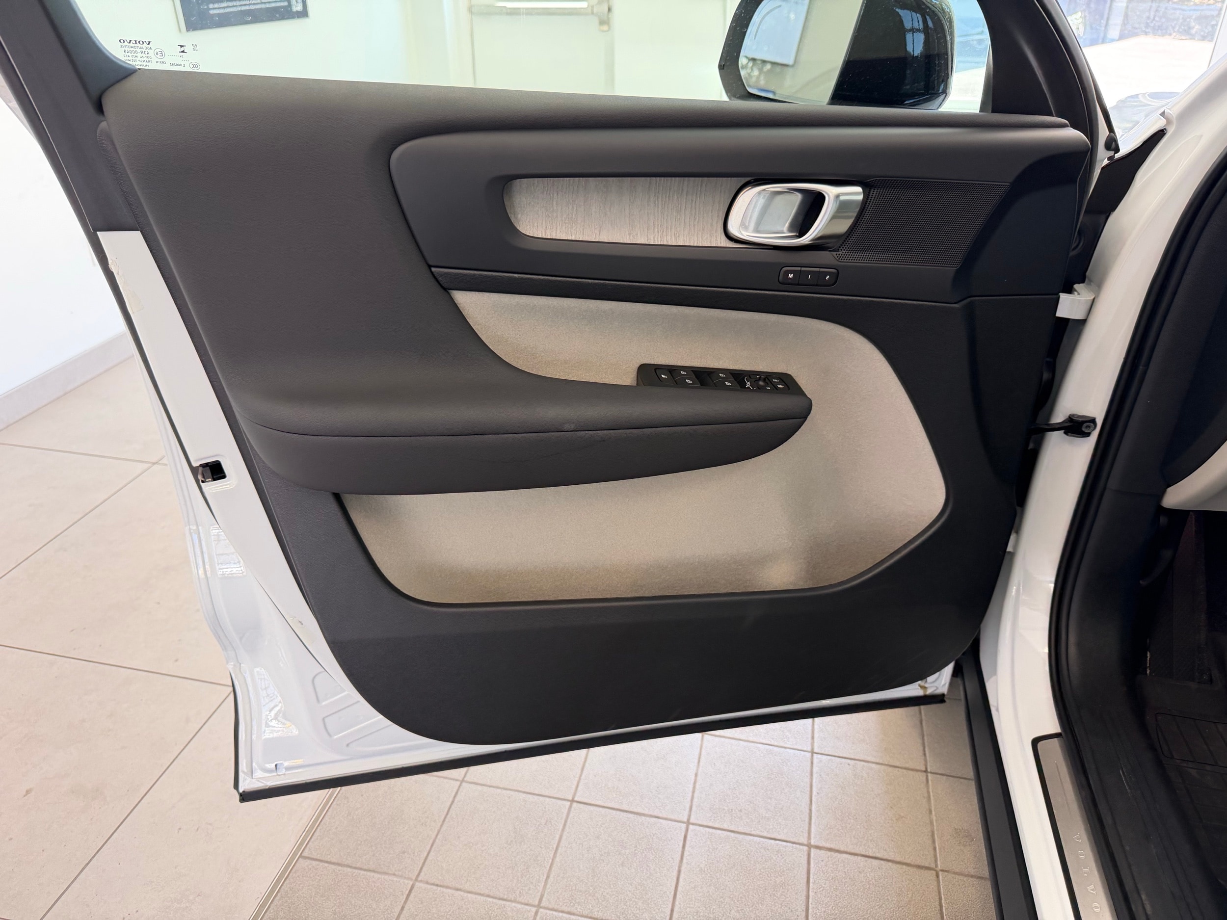 used 2025 Volvo XC40 car, priced at $38,500